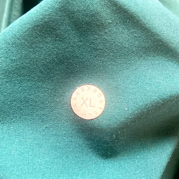 Lululemon T.H.E. Short 9” XL like new - Picture 4 of 4